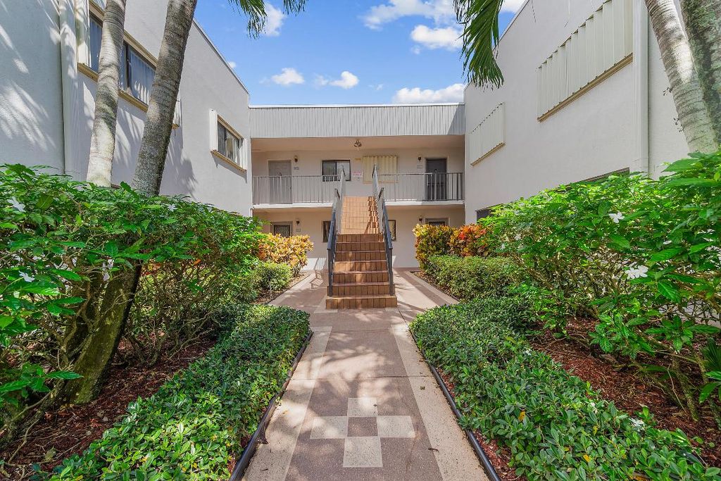 Photo of 15450 Pembridge Avenue #187, Delray Beach, FL 33484 (MLS # R11141727)