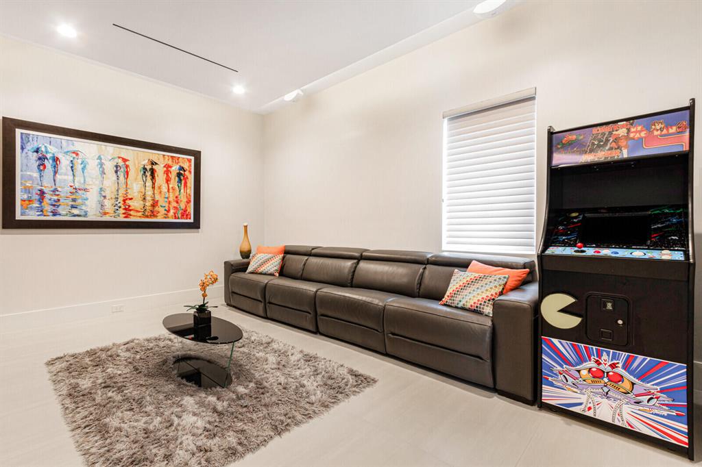 SANTA BARBARA SHORES - Residential