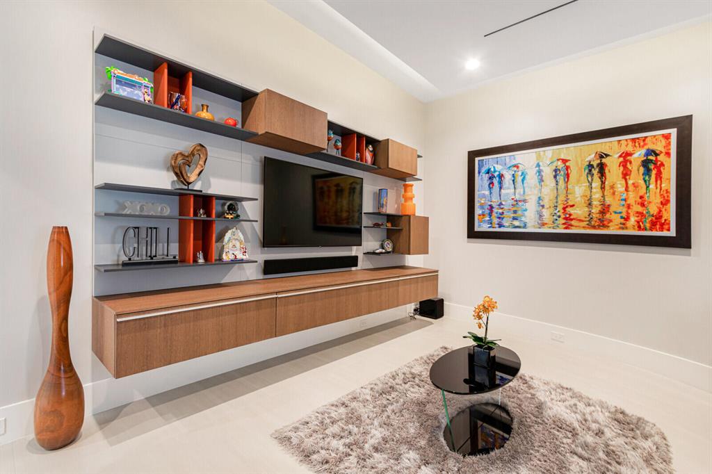 SANTA BARBARA SHORES - Residential