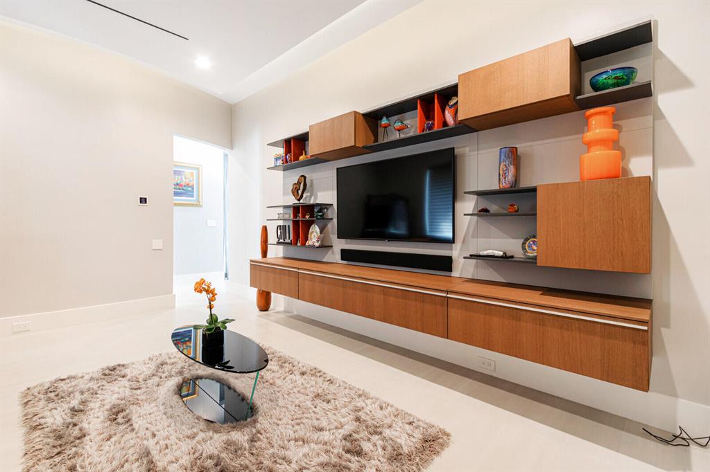 SANTA BARBARA SHORES - Residential