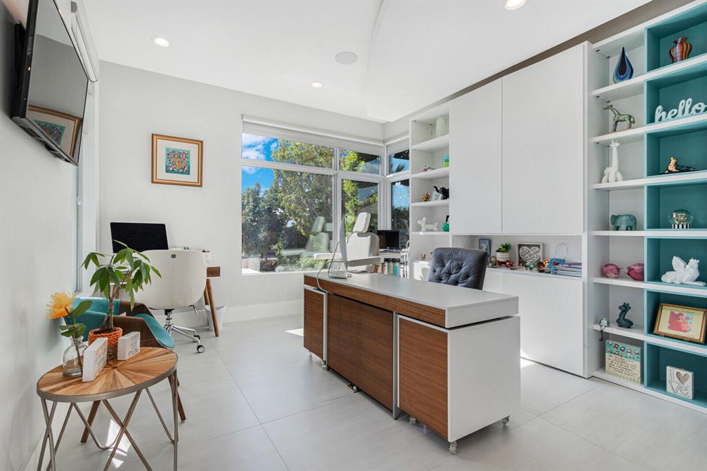 SANTA BARBARA SHORES - Residential