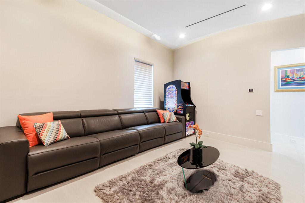 SANTA BARBARA SHORES - Residential