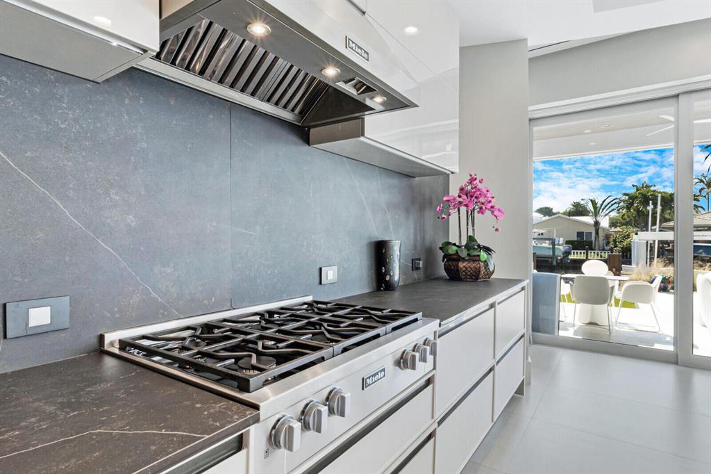 SANTA BARBARA SHORES - Residential