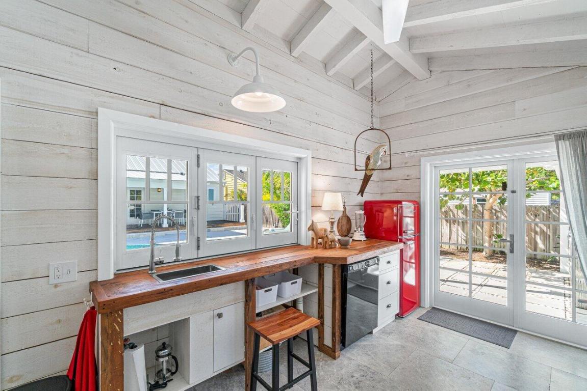 LAKE WORTH TOWN OF - Residential