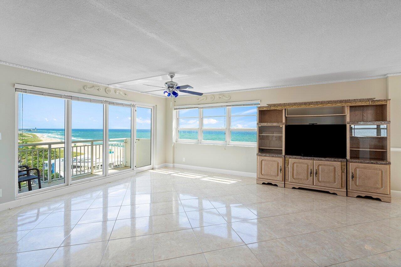 OCEAN MONARCH CONDO - Residential