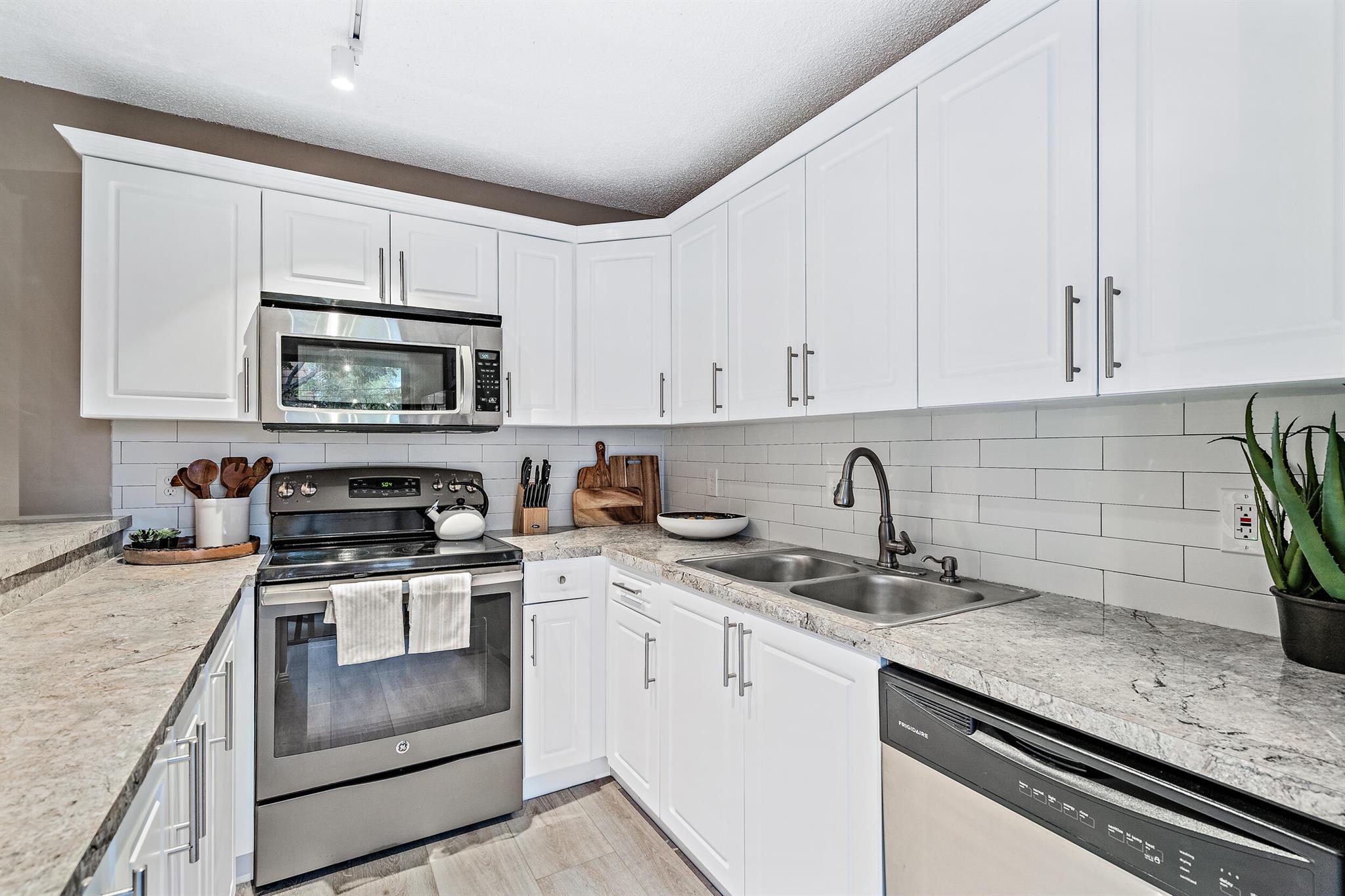 Jupiter Plantation - Residential Lease