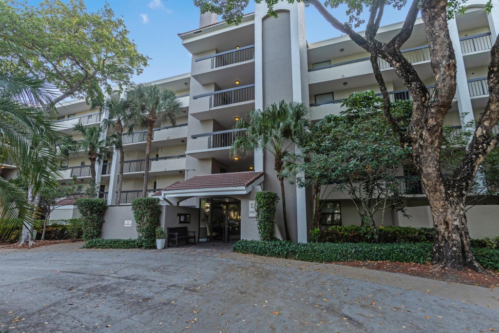Photo of 2025 Lavers Circle #D111, Delray Beach, FL 33444 (MLS # R10985308)