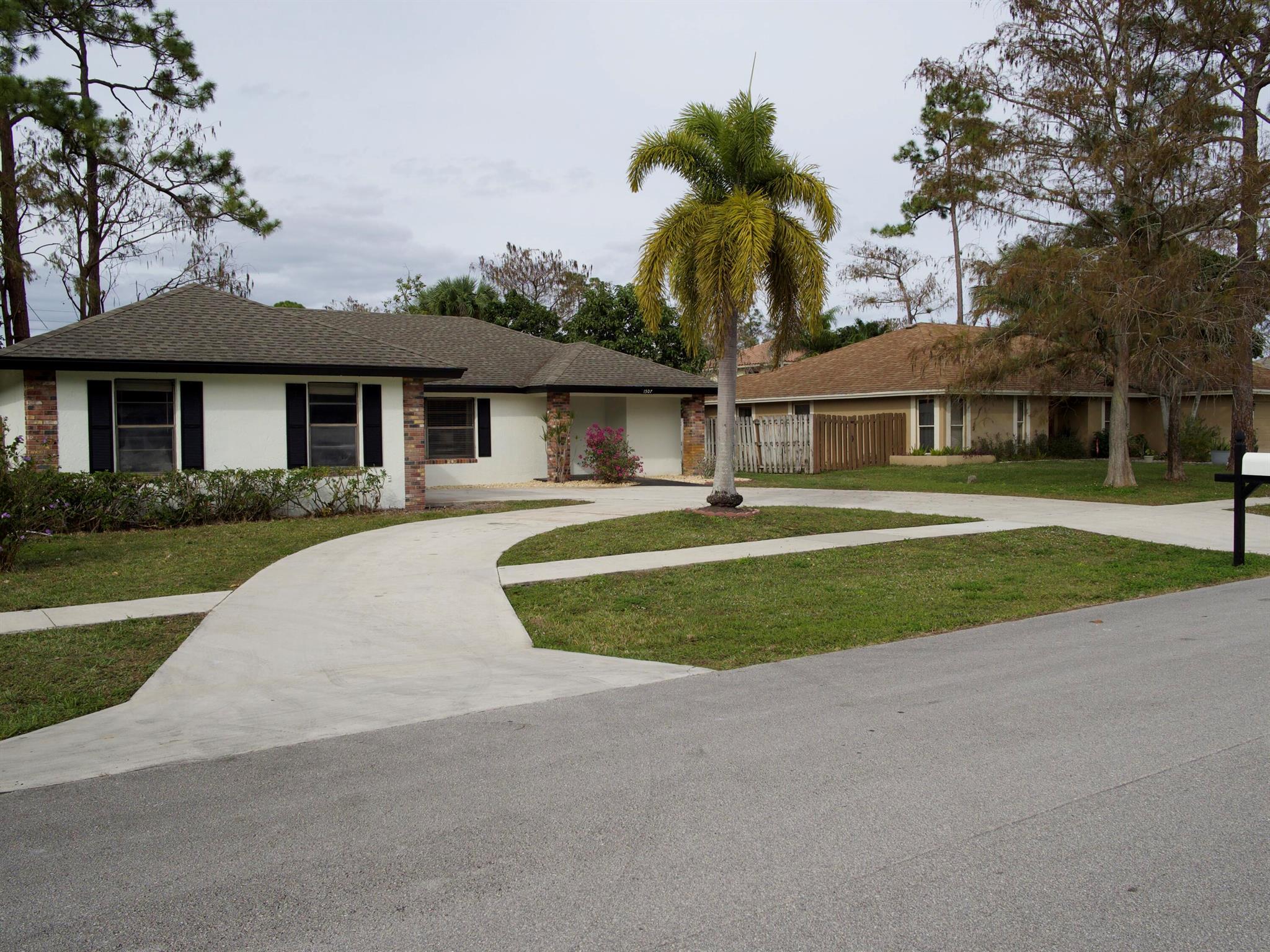 1507 Hollyhock Road