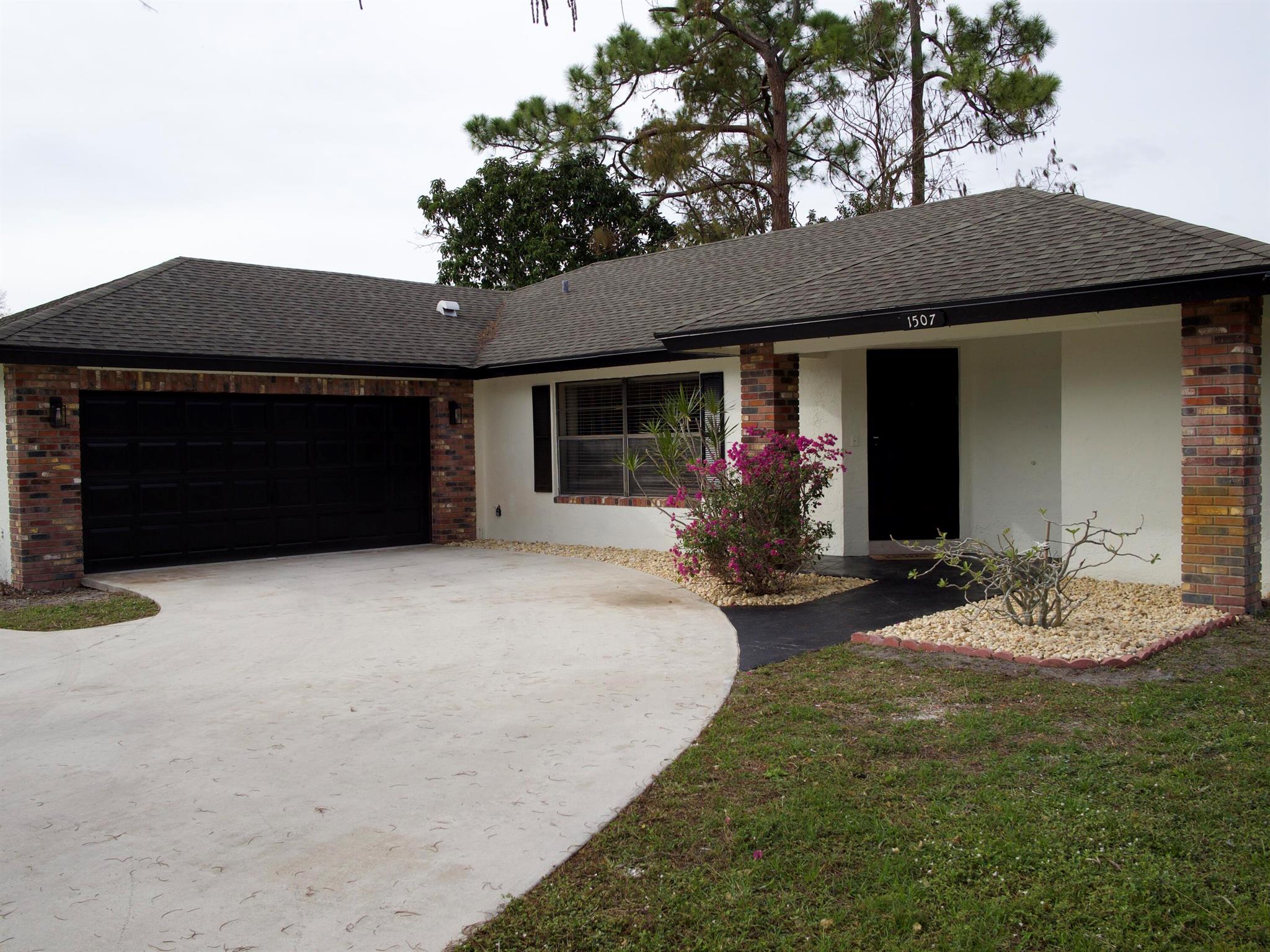 1507 Hollyhock Road