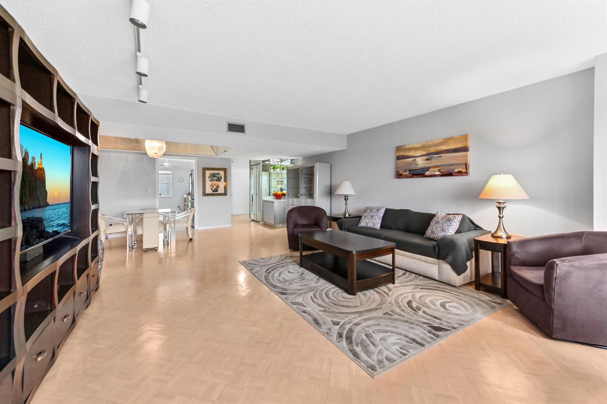 6768 10th Avenue N 316, Lake Worth, FL, 33467/$269,500 2 6768 10th Avenue N 316