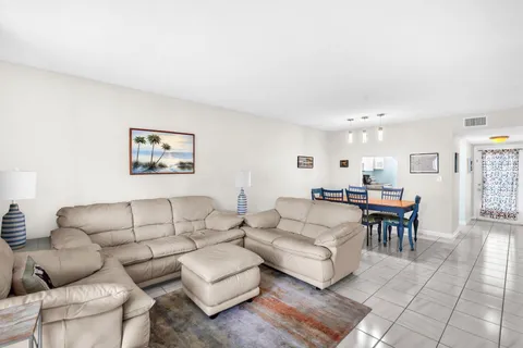 31 Abbey Lane Unit 101, Delray Beach, FL MLS: R11091548