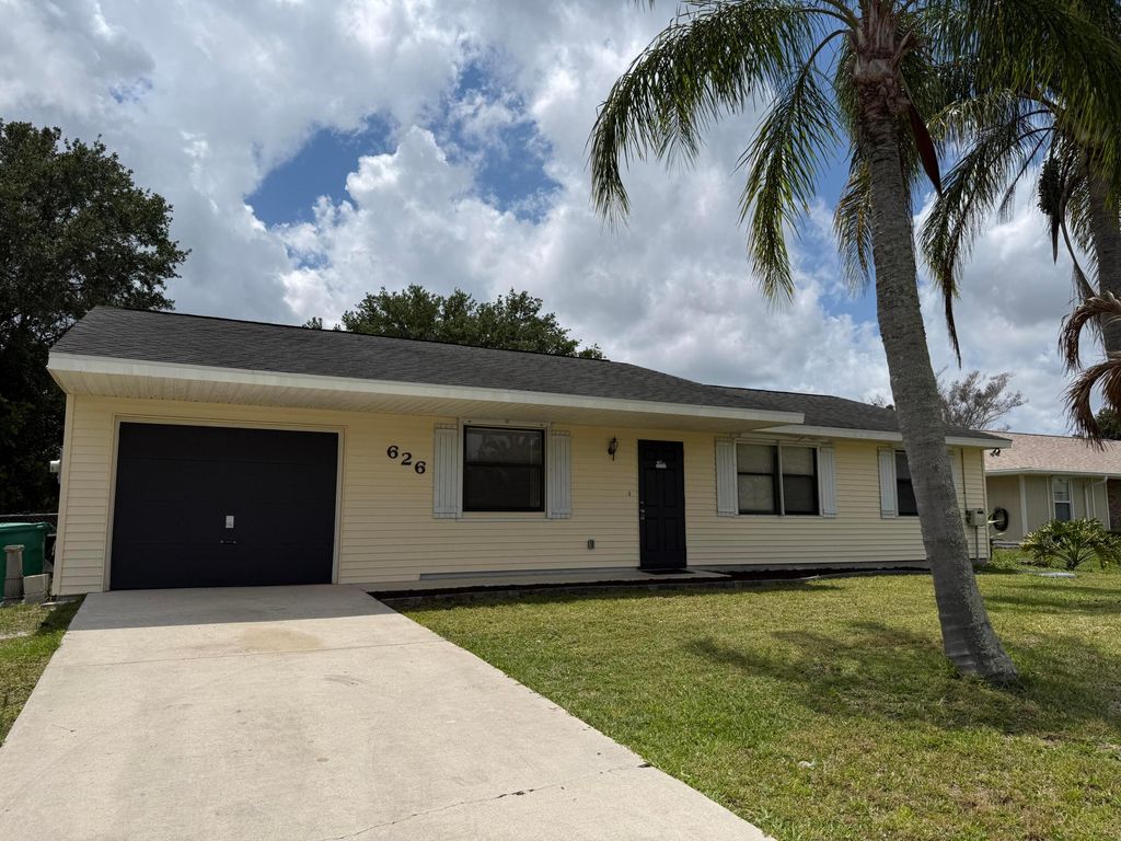 Photo of 626 SW Lakehurst Drive, Port Saint Lucie, FL 34983 (MLS # B26021605)