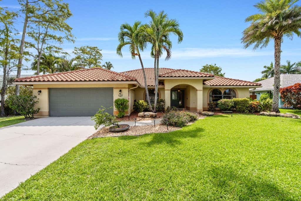 Photo of 1707 Primrose Lane, Wellington, FL 33414 (MLS # B26049114)
