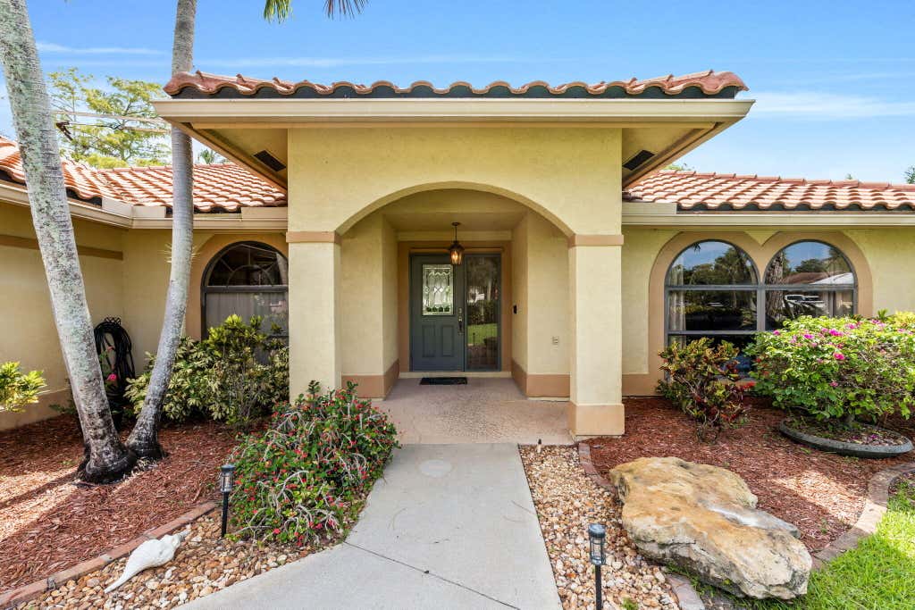 Photo of 1707 Primrose Lane, Wellington, FL 33414 (MLS # B26049114)