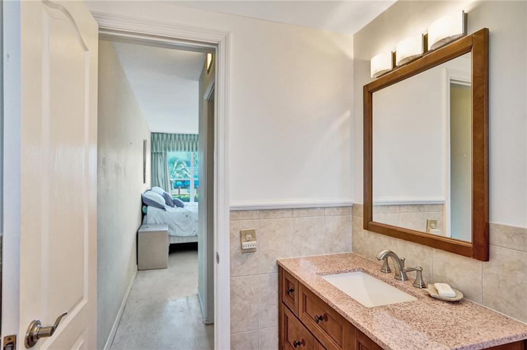 Oakland Arms Condo - Residential