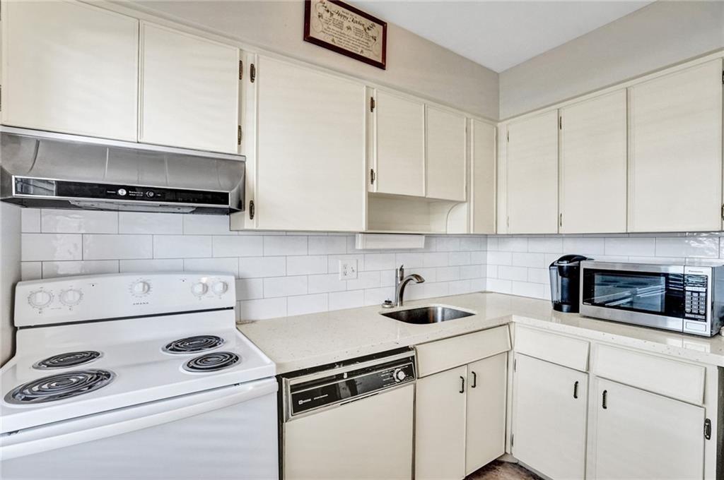 Oakland Arms Condo - Residential