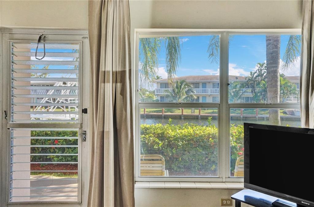 Oakland Arms Condo - Residential