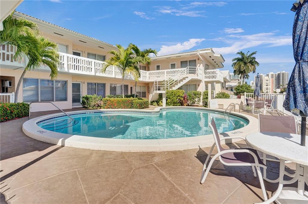 Oakland Arms Condo - Residential