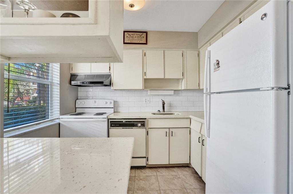 Oakland Arms Condo - Residential