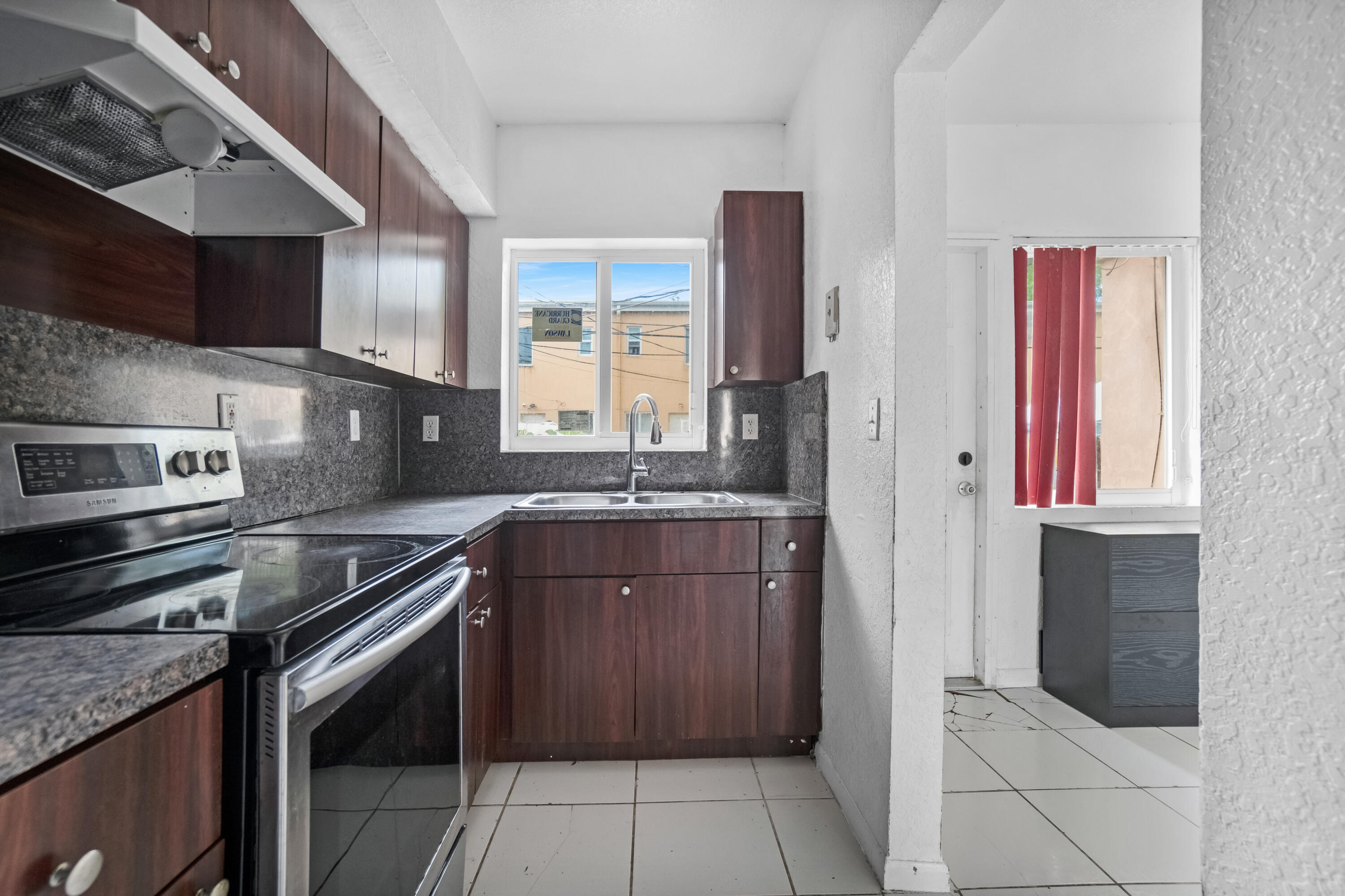 SUNSET PALM VILLAS CONDO - Residential