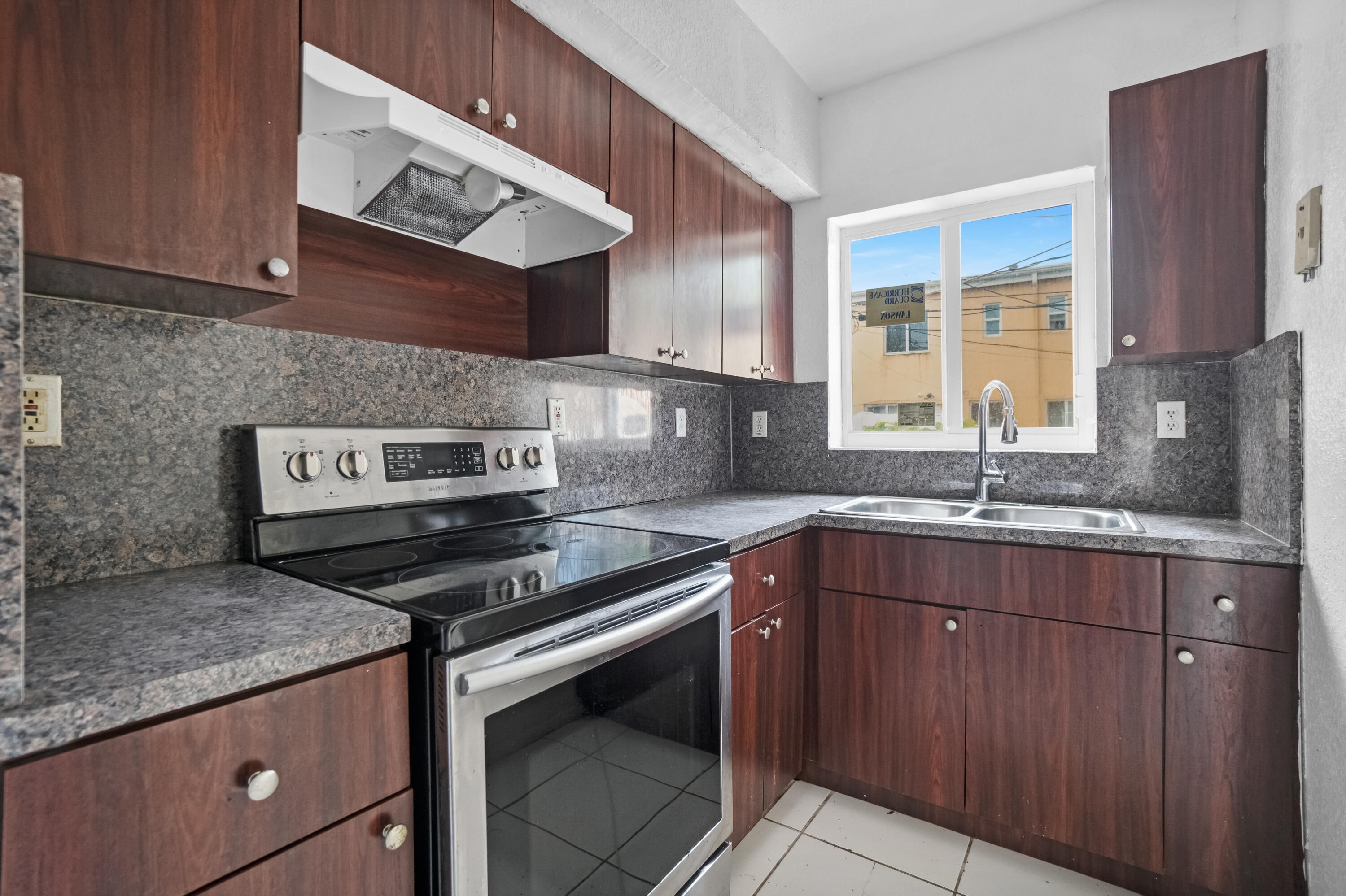 SUNSET PALM VILLAS CONDO - Residential