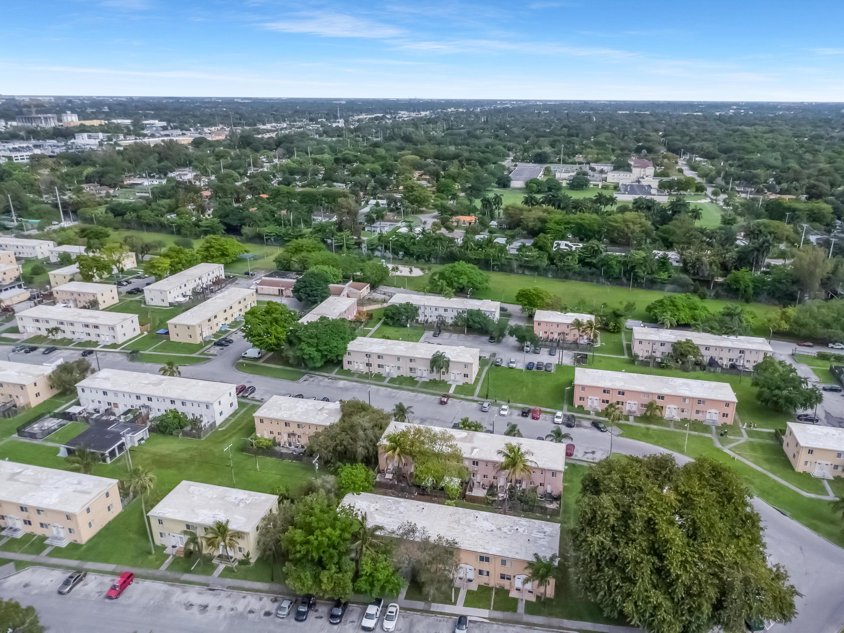 SUNSET PALM VILLAS CONDO - Residential