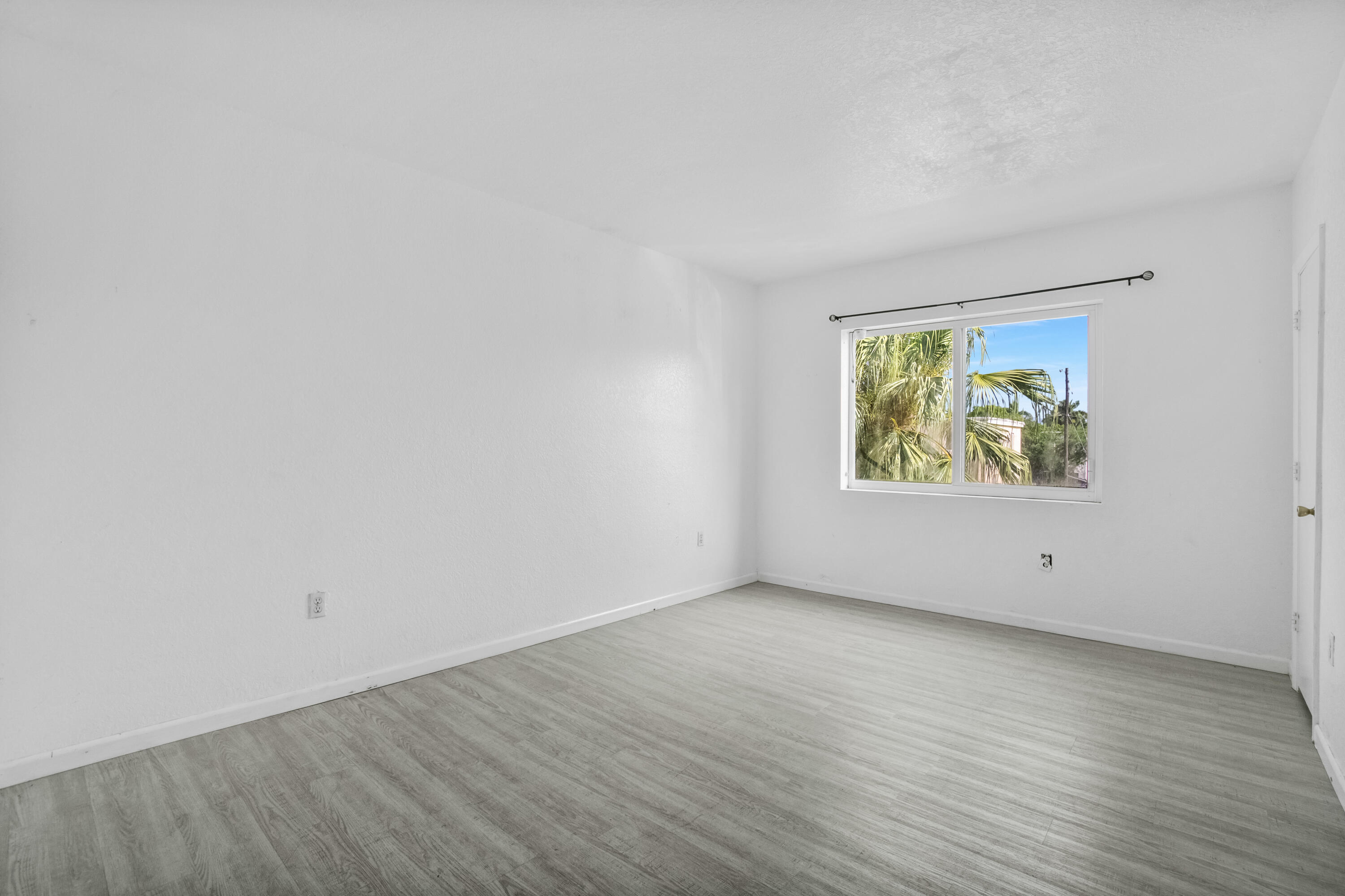 SUNSET PALM VILLAS CONDO - Residential