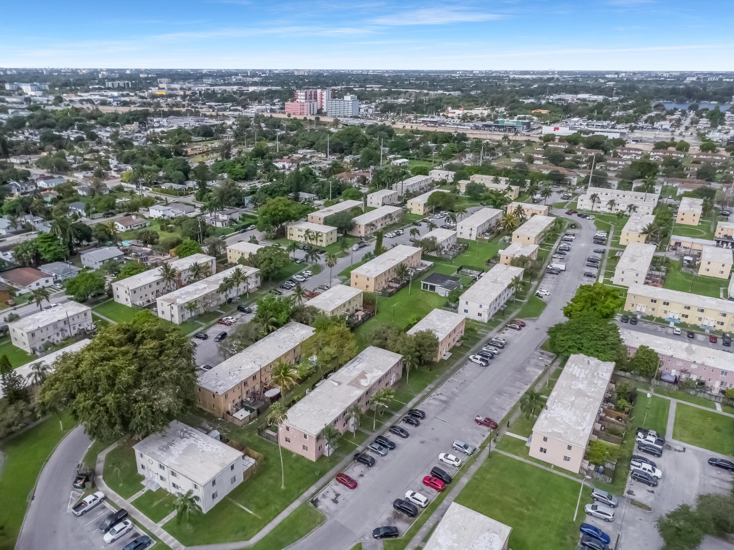 SUNSET PALM VILLAS CONDO - Residential