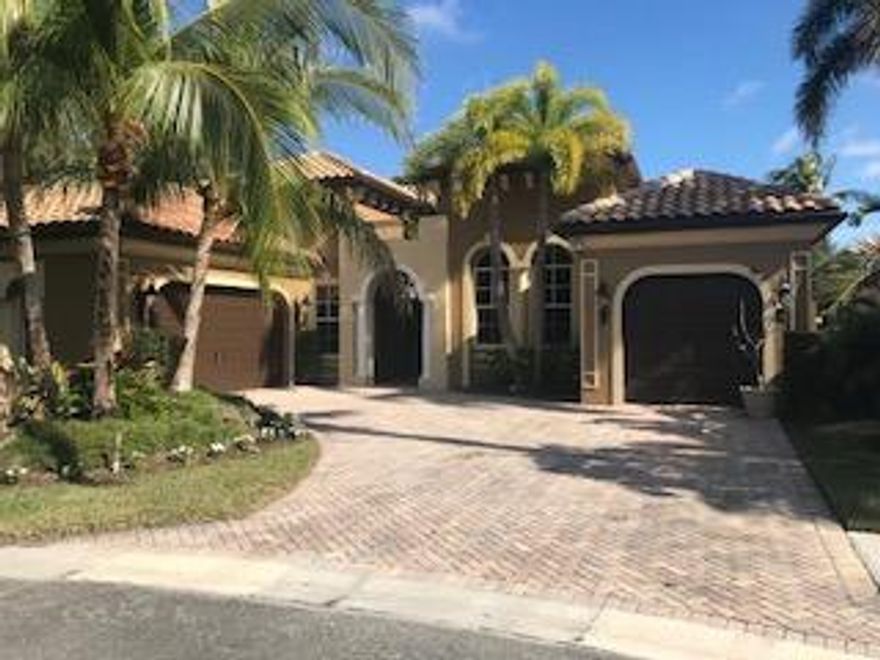 Beautiful privately located home in Estate section with tastefully appointed upgrades throughout. Cul-de-sac plus lake lot with pool. Freshly painted inside and out. 4 bedrooms plus den/each with their own bathroom and spacious closets with built-ins. Master suite has his and her bathrooms and morning bar with new carpet in MB. Separate office with custom built-ins and plantation shutters. Wet bar with granite countertops, kitchen with upgraded cabinets and center island, new Quartz counter tops in kitchen with new sink, hardware, faucets and light fixture. Spacious formal living room and dining room. The home is equipped with a full home generator, a recirculating hot water system and central vac. Make this your new home and start enjoying the quiet lake views from the spacious pool area! New Water heater in 2011 and roof is original. This home has new epoxy speckled garage floors along with updated and serviced alarm with new control panel.