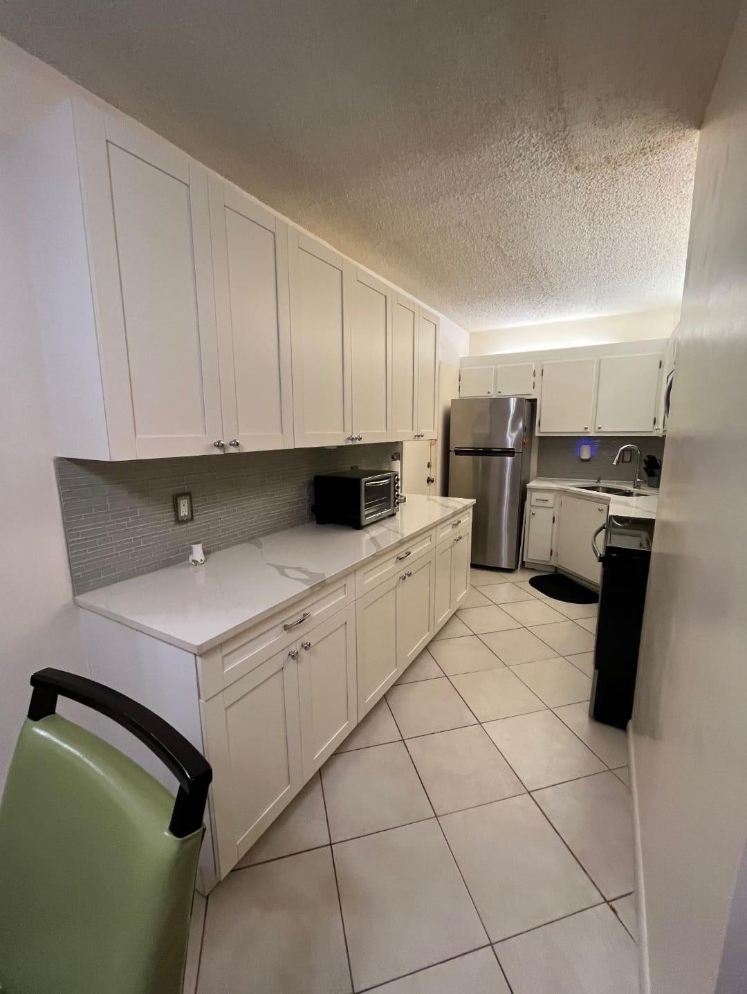 The most affordable Condo living in Fort Lauderdale. Oakland Grove Village, nestled just 10 minutes of US-1, this secure apartment offers turn-key, updated living with all furnishings in place too. Beautifully appointed, this 1BR/1BA is perfect for the retiring snowbird, young couple or single working in the area. The community Swimming Pool area and clubhouse offers year round fun in the sun with a great reservation system for the clubhouse to entertain friends and family. Seize this opportunity to live 10 mins from Las Olas Blvd. the heartbeat of Fort Lauderdale.!