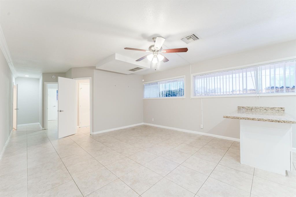 Photo of 831 E Palmetto Park Road #827, Boca Raton, FL 33432 (MLS # R11117953)