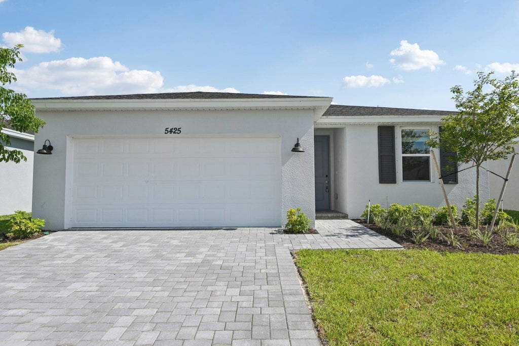 Photo of 5425 Hampton Park Circle, Vero Beach, FL 32966 (MLS # R11112822)