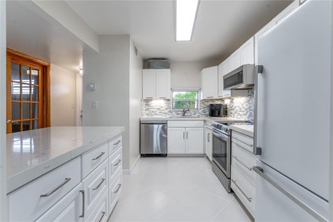 9411 N Hollybrook Lake Dr 309 Pembroke Pines FL 33025
