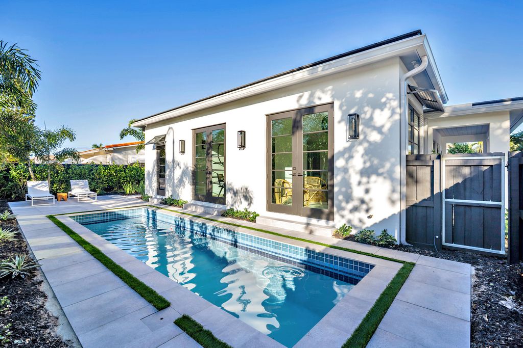 Photo of 263 Alhambra Place, West Palm Beach, FL 33405 (MLS # R11164353)