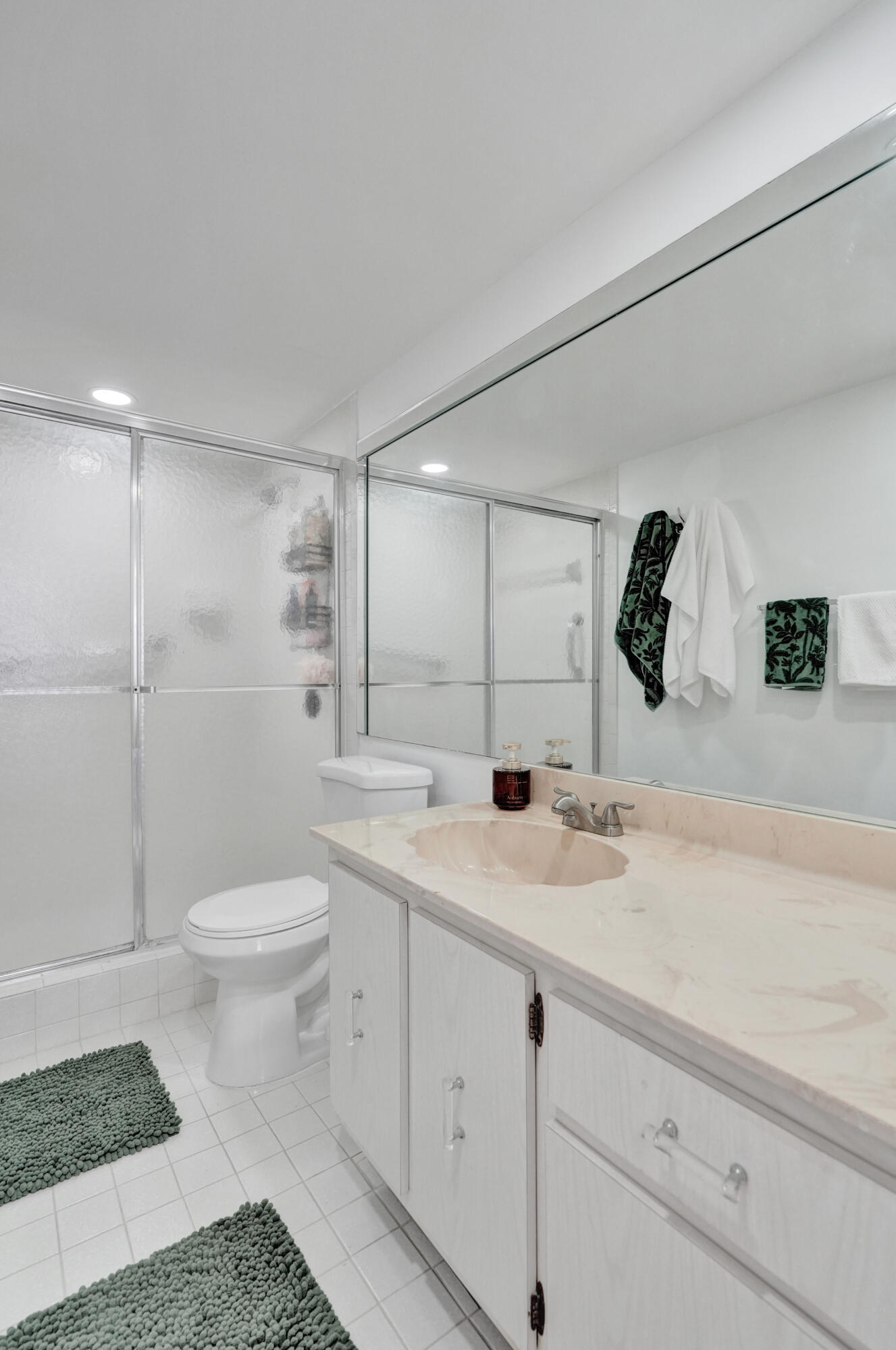 OLYMPUS CONDO PHASE - Residential