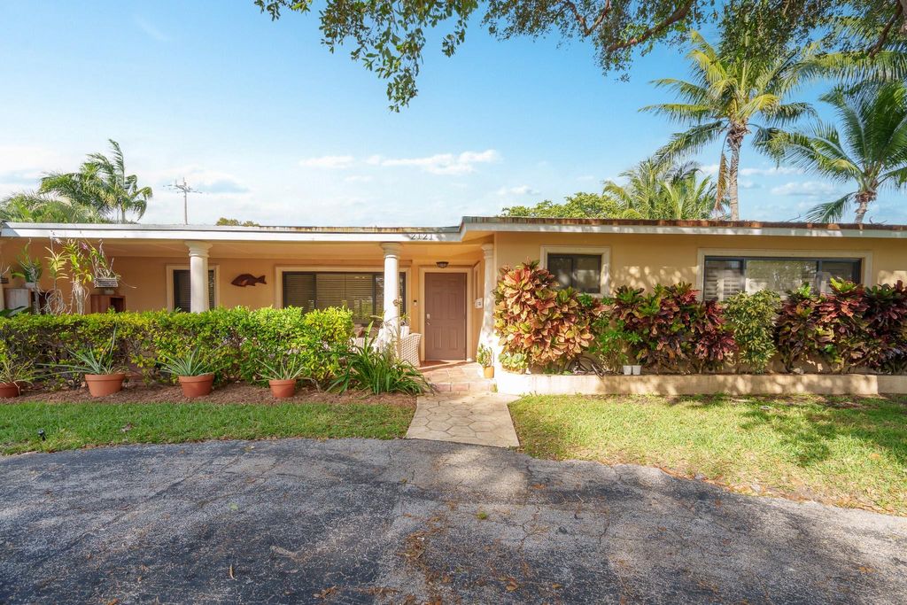 Photo of 2121 NE 34th St, Lighthouse Point, FL 33064 (MLS # F10521284)