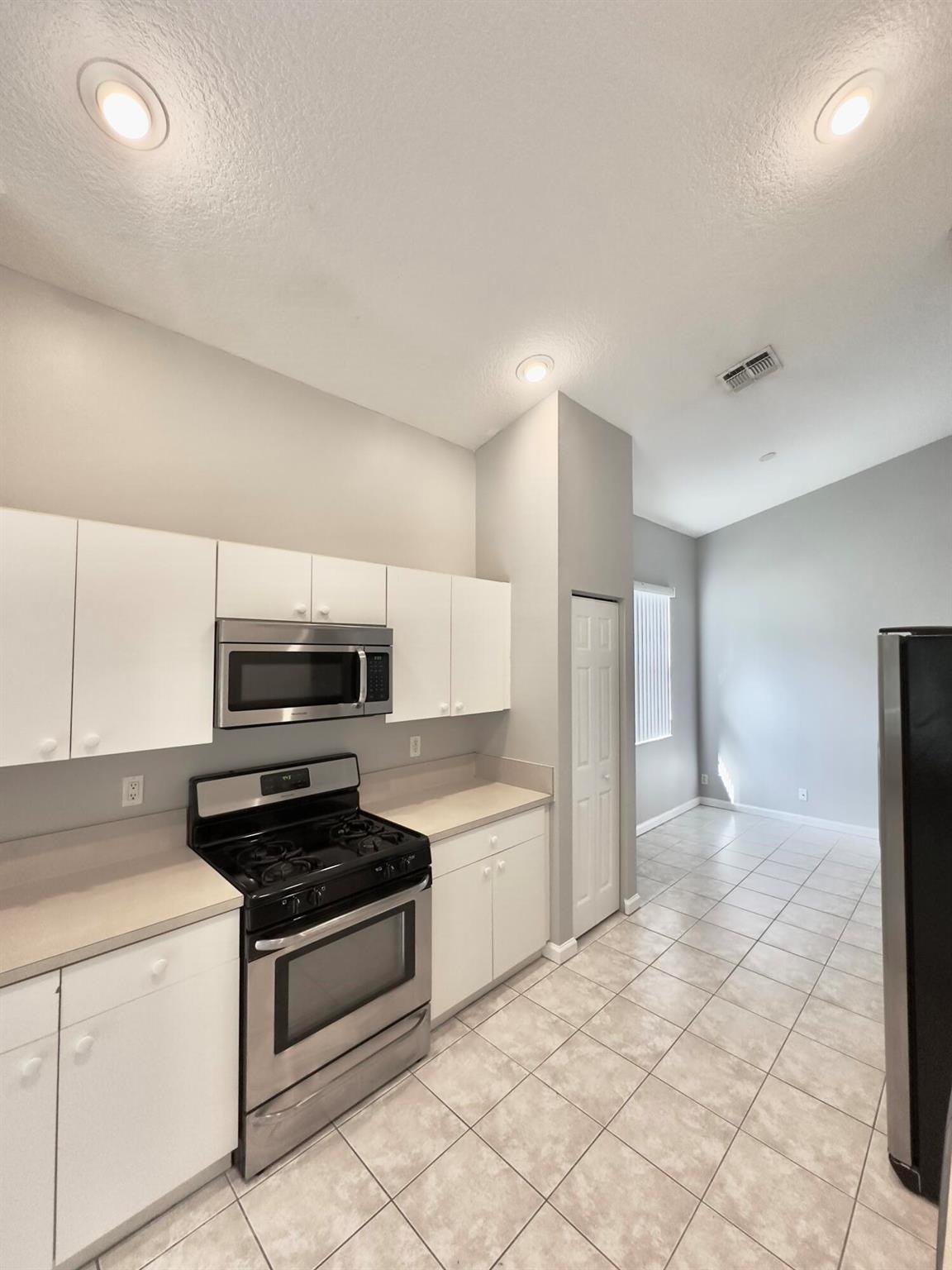 MAGNOLIA LAKES AT ST LUCI - Residential Lease