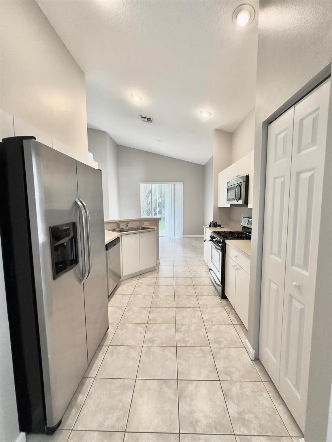 MAGNOLIA LAKES AT ST LUCI - Residential Lease