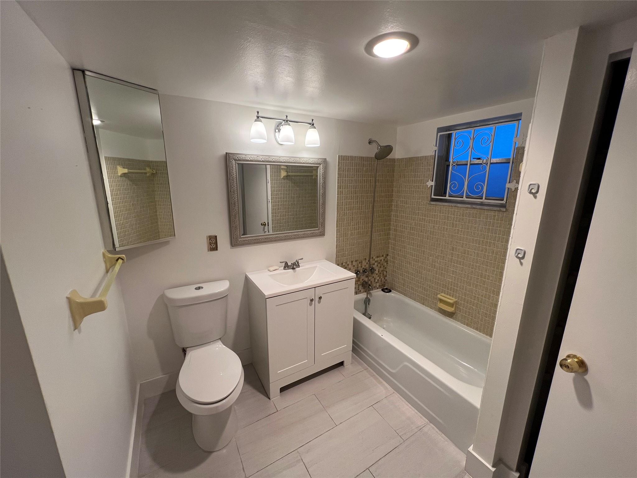 DANIANS NORTH CONDO - Residential