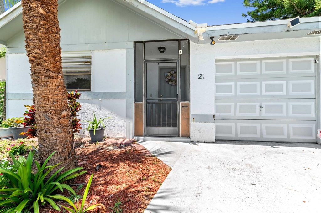 Photo of 21 Peachtree Place, Boynton Beach, FL 33436 (MLS # R11112719)