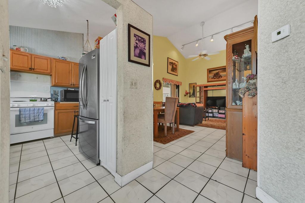 Photo of 21 Peachtree Place, Boynton Beach, FL 33436 (MLS # R11112719)