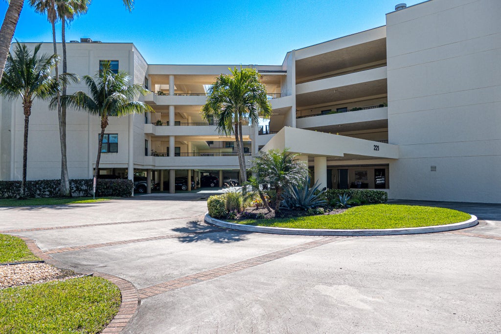 Photo of 221 NE Plantation Road #308, Stuart, FL 34996 (MLS # R11061543)