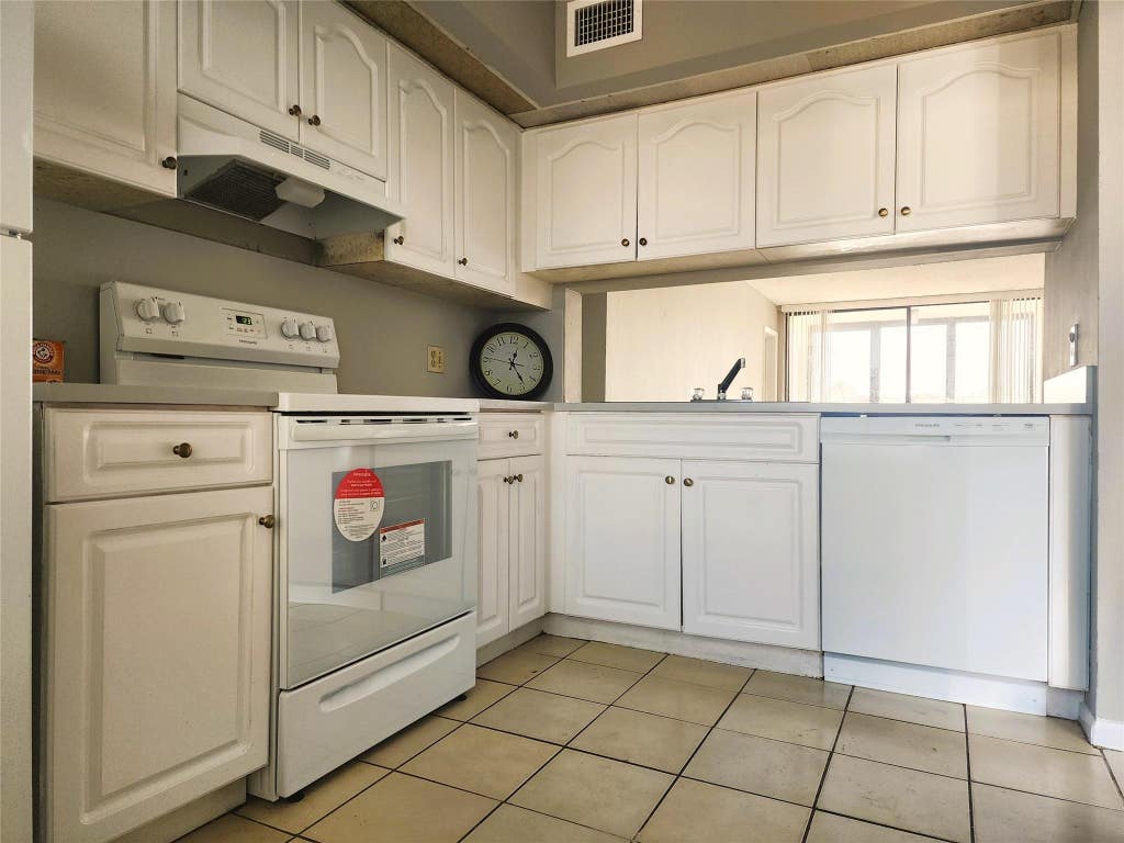 Photo of 217 LAKE POINTE Drive #107, Oakland Park, FL 33309 (MLS # B26054608)