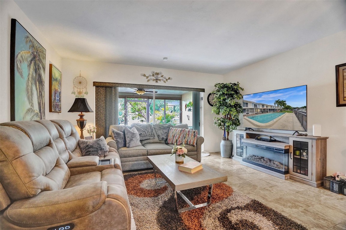 2500 NE 36th Street 8