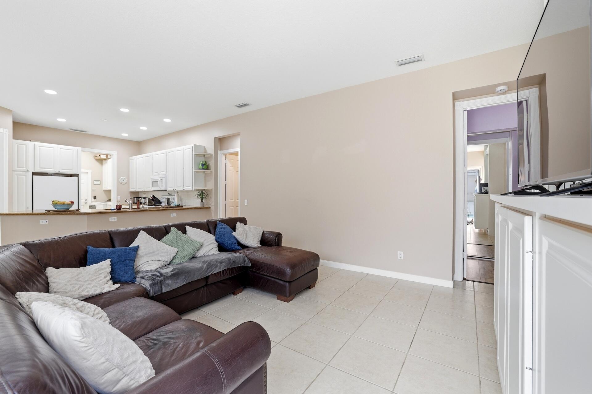 RIVERWALK 3 - Residential