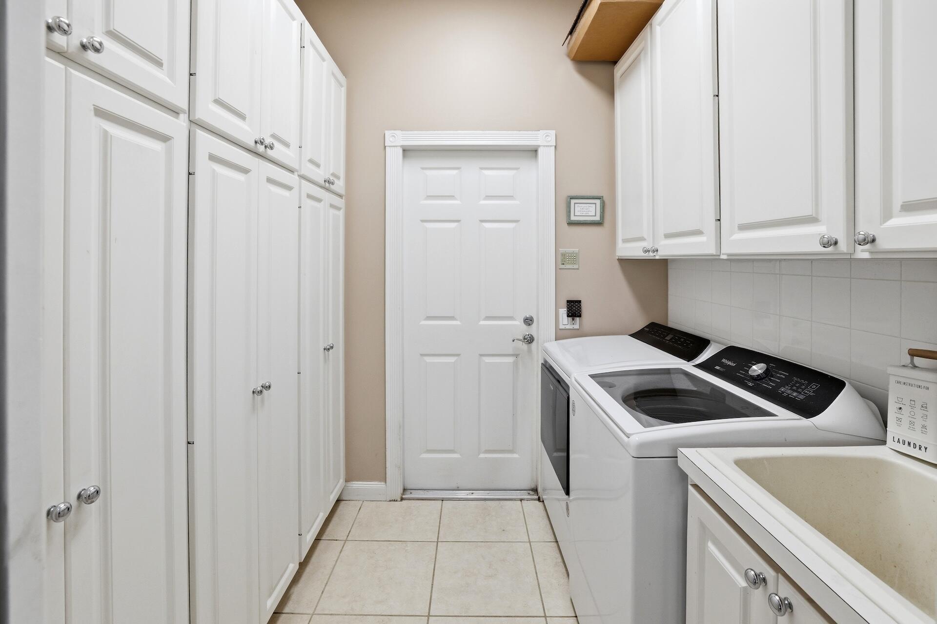 RIVERWALK 3 - Residential