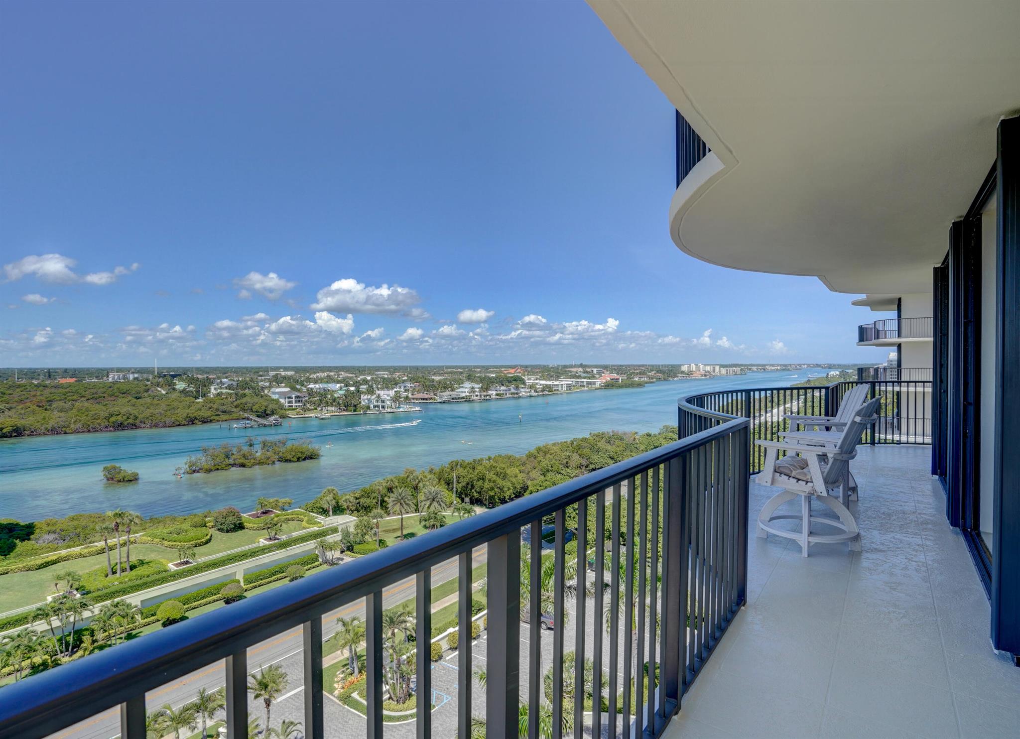 TEQUESTA TOWERS - Residential