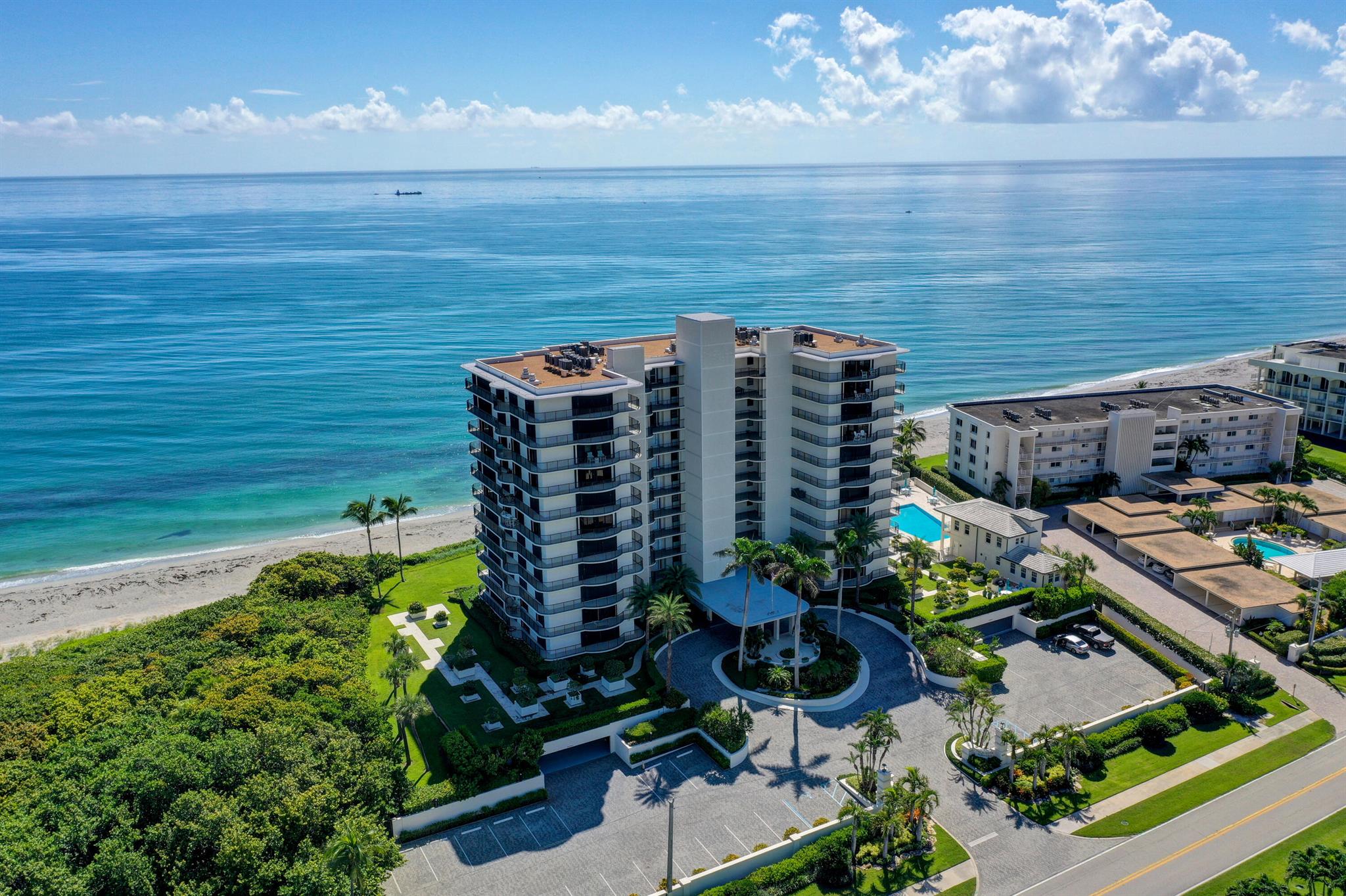 TEQUESTA TOWERS - Residential