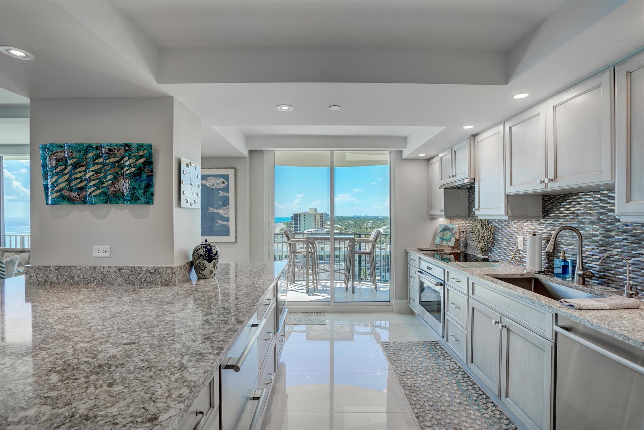 TEQUESTA TOWERS - Residential