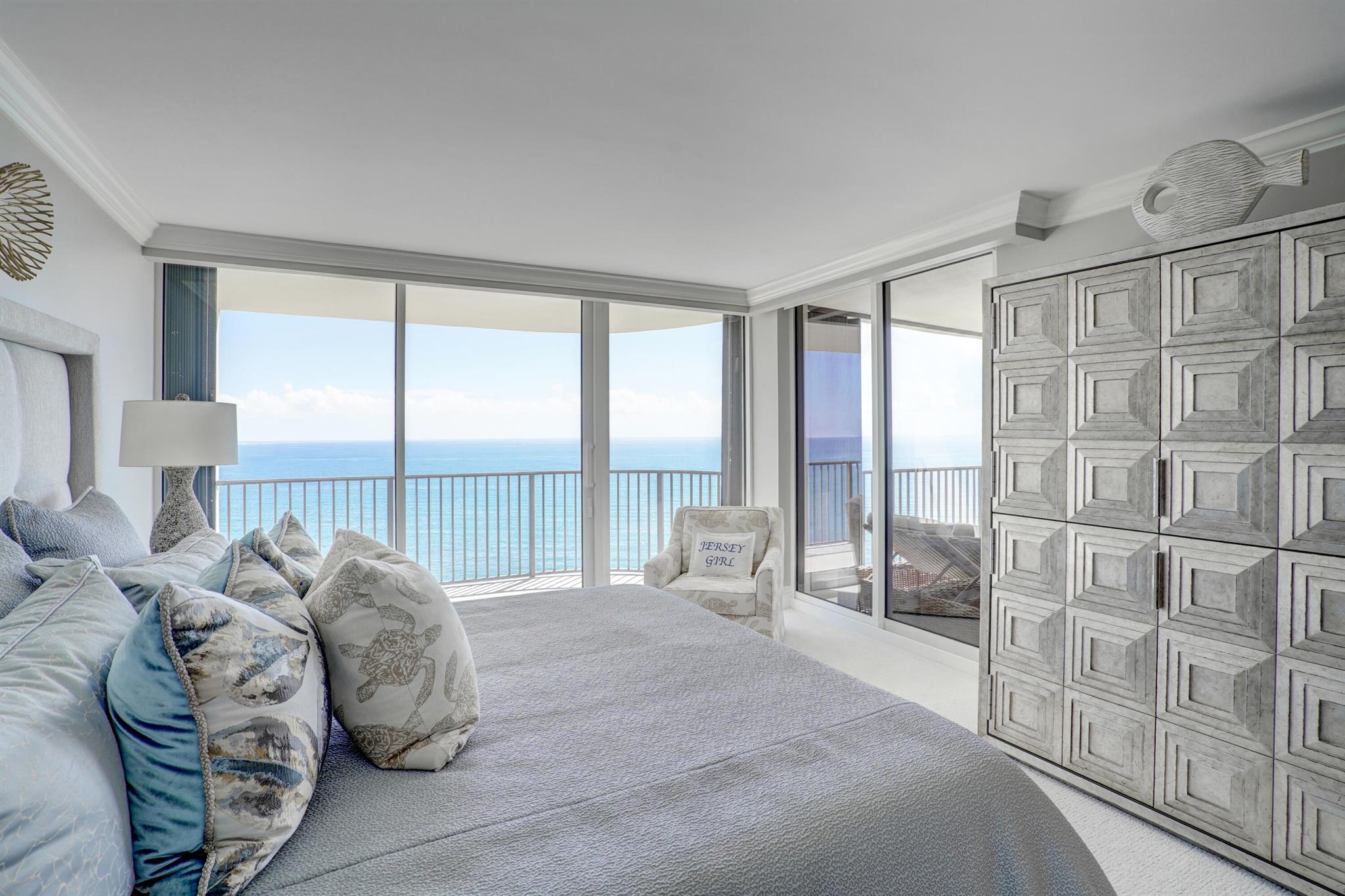 TEQUESTA TOWERS - Residential